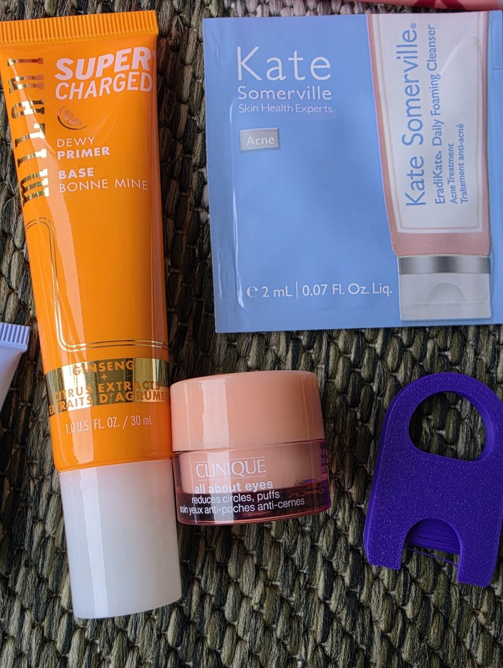 Makeup Bag & Sample Bundle - Picture 4 of 8